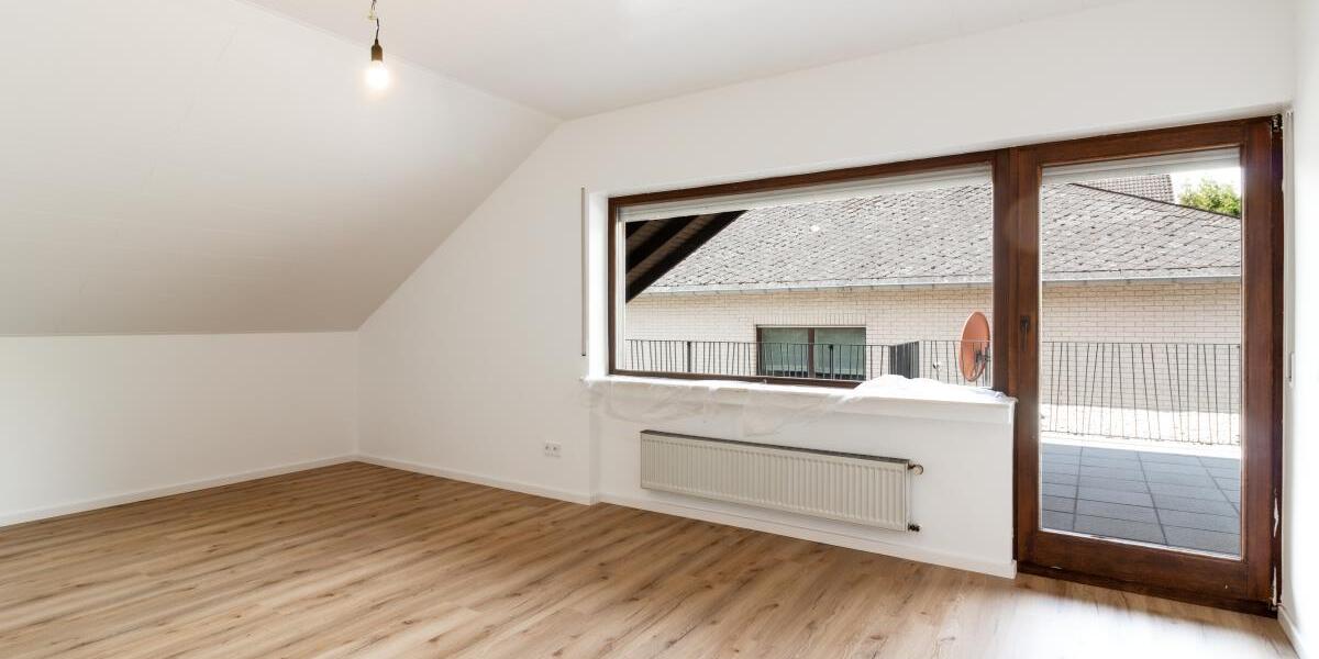 Renovierte 3-Zimmer Wohnung in ruhiger Lage von Pellingen - Dachgeschoßwohnung Pellingen | Angebot:27225332
