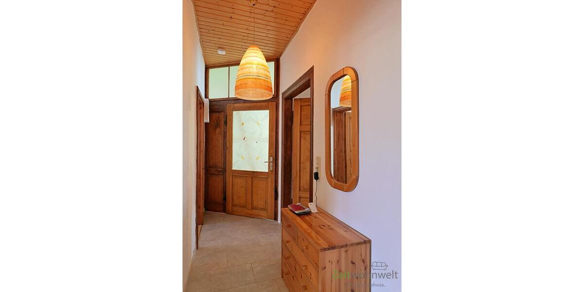 Wohnungsflur mit Garderobe
