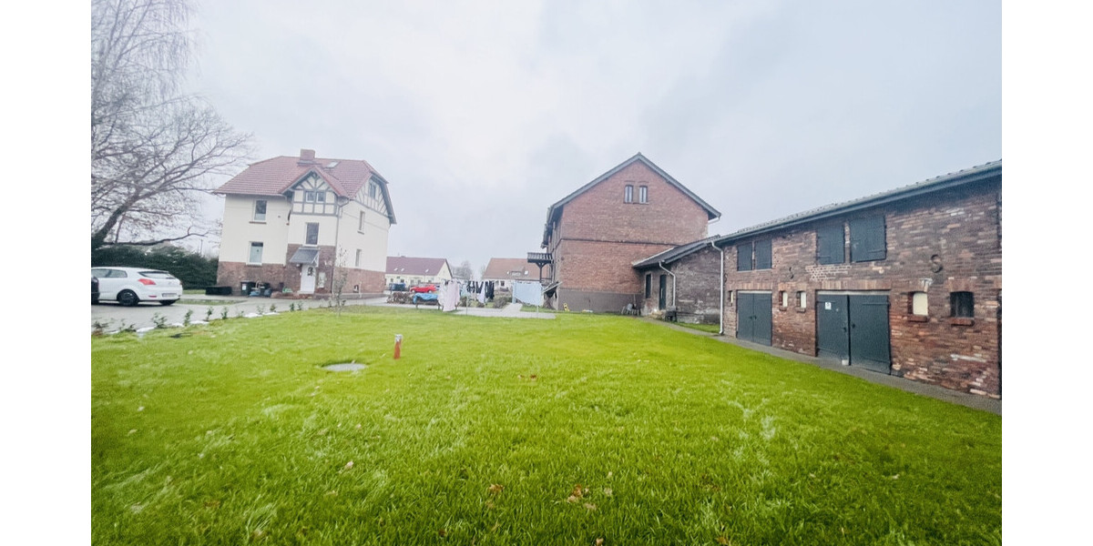 Grundstück in Blick Richtung - 1. MFH (rechts) + Schuppen & 3.MFH (links) 