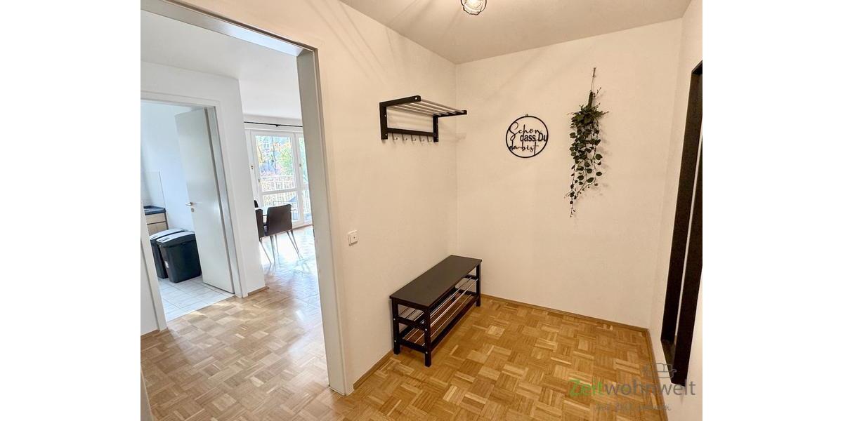 Wohnungsflur mit Garderobe