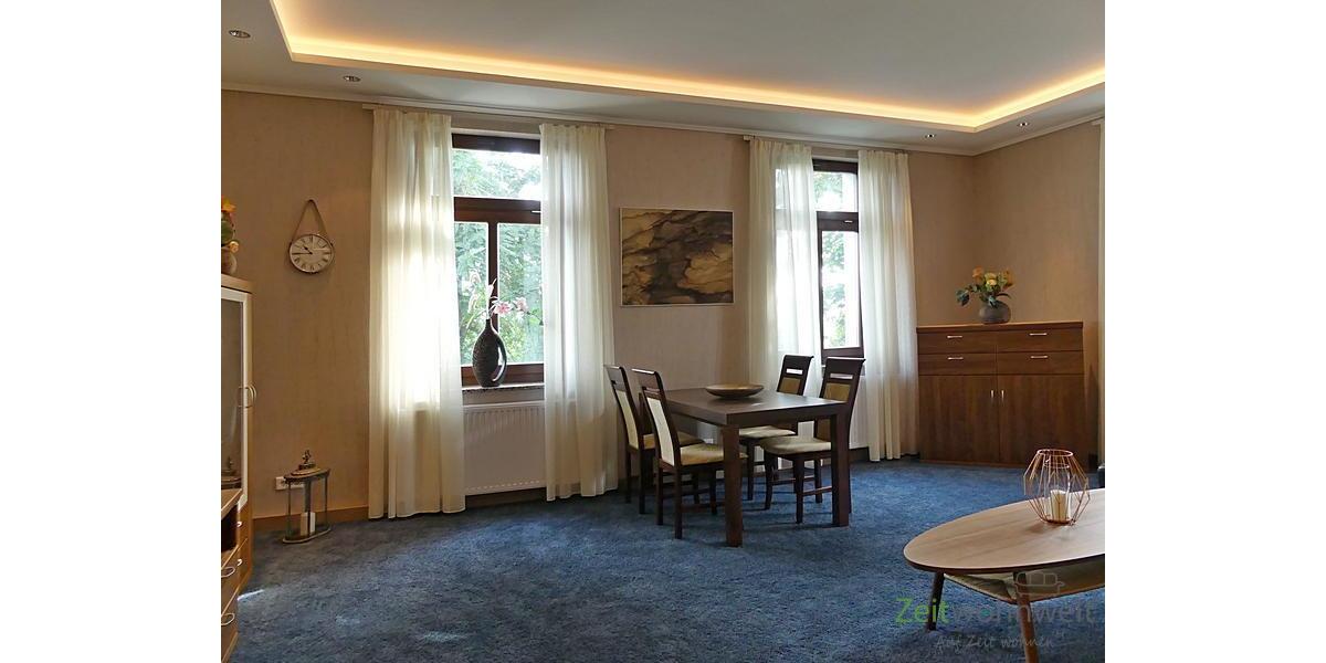 Wohnzimmer, tentraler Esstisch