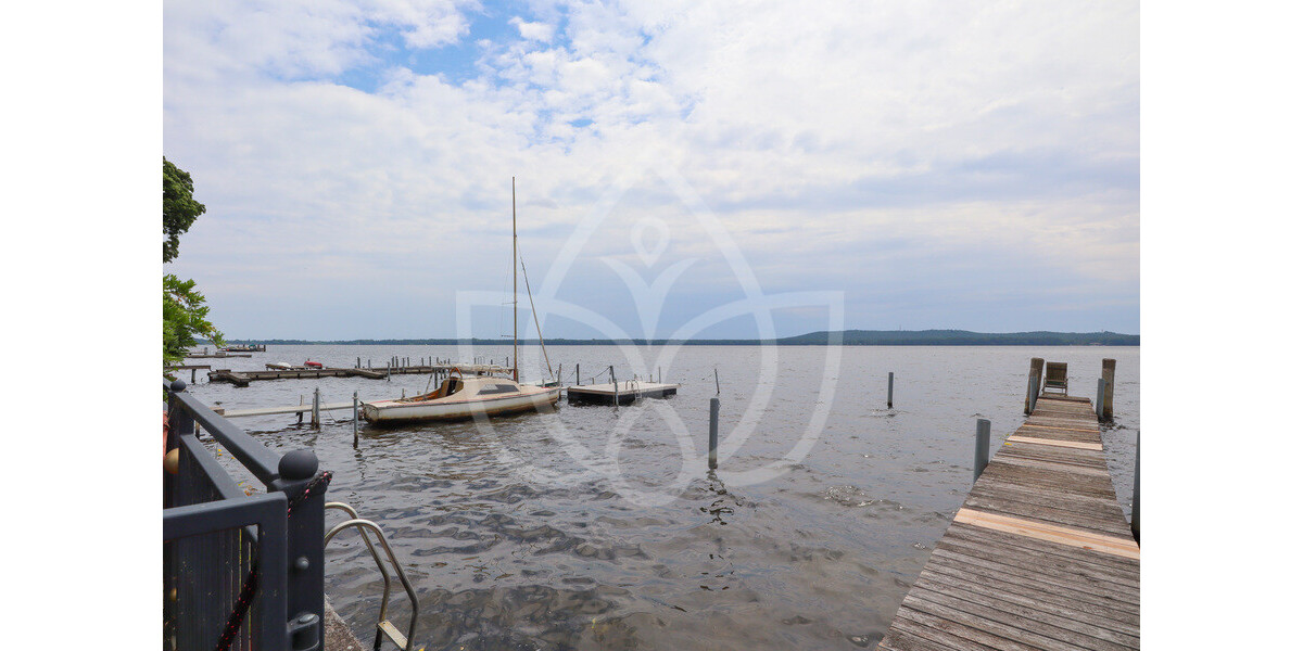 direkter Wasserzugang und Bootsliegeplatz