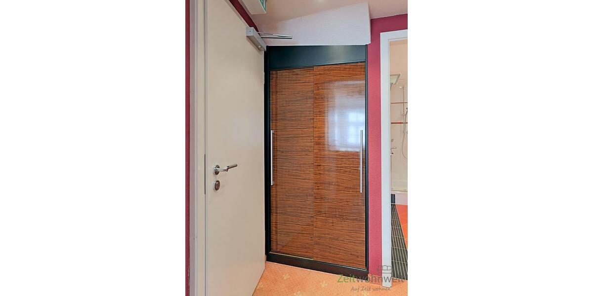 Wand-Kleiderschrank