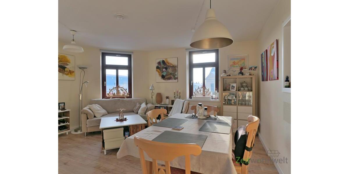 Blick ins Wohnzimmer rechts