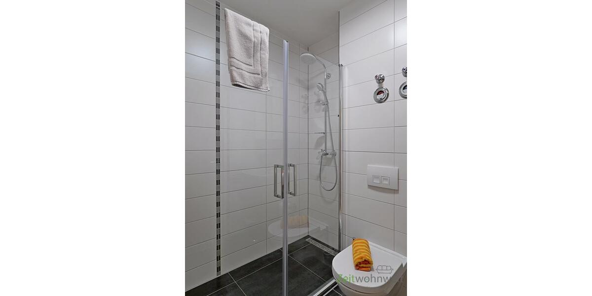 große bodentiefe Dusche