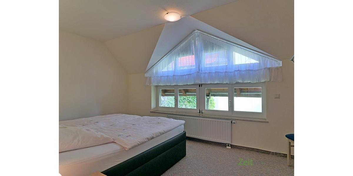 Fensterfront im Schlafzimmer