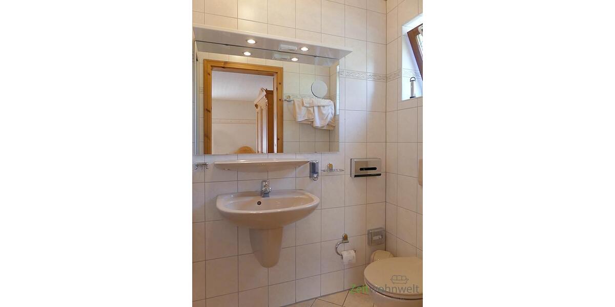 Spiegel und WC