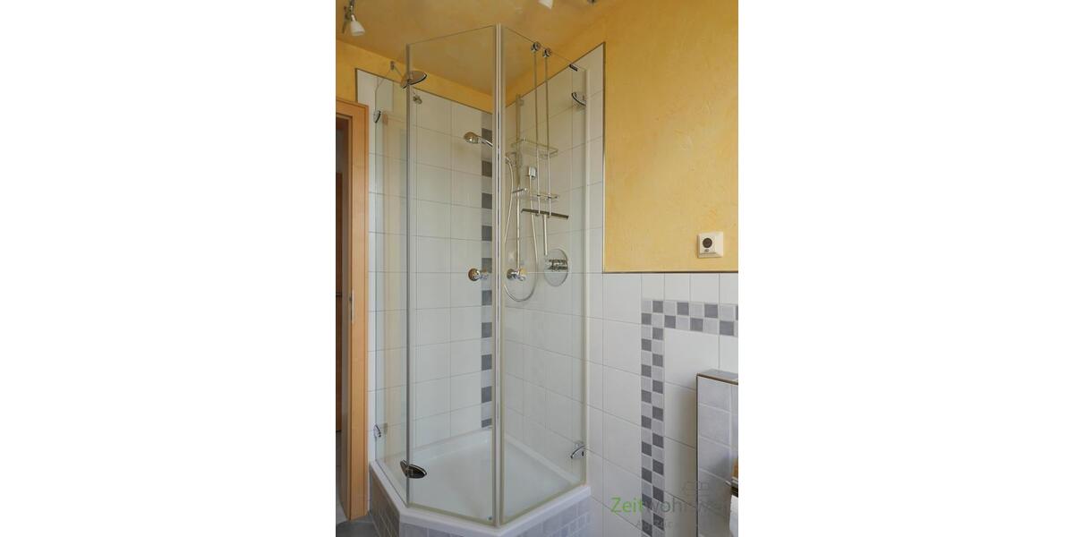 Dusche im Bad