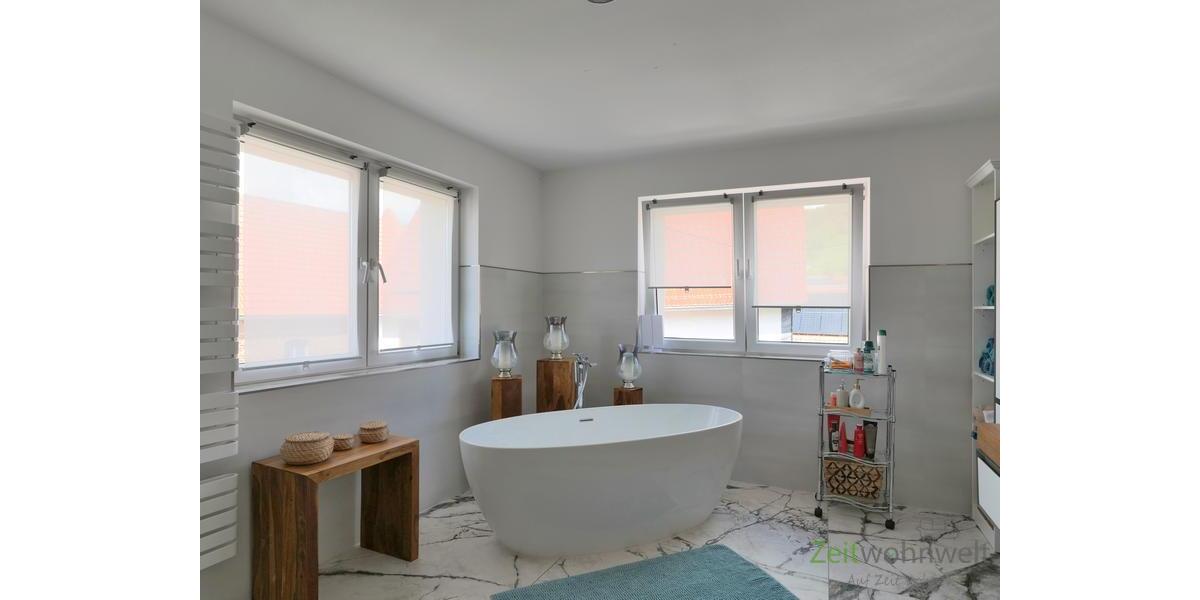 freistehende Wanne im Bad