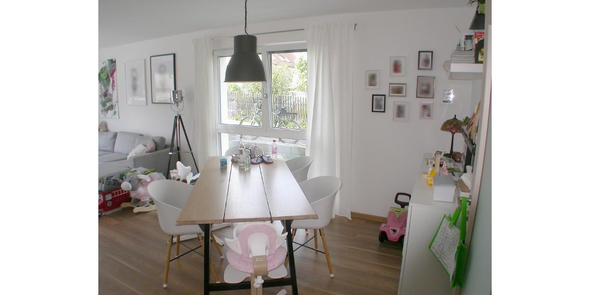 Wohnen / Essen mit Zugang zu Terrasse / Garten Bild 2