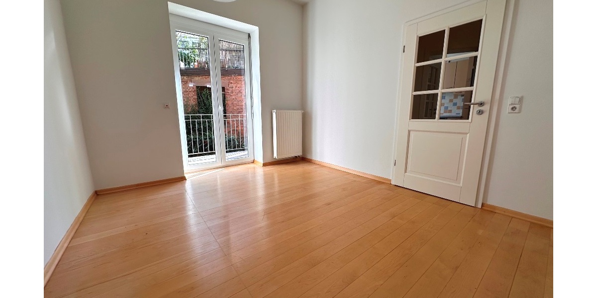 Gepflegte 3-Zi.-Altbauwohnung mit Balkon und großer Terrasse in Stuttgart-West - Erdgeschoßwohnung Stuttgart Stuttgart-West (Stadtbezirk) | Angebot:27505240