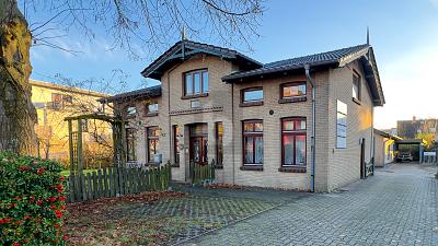 CHARAKTERHAUS MIT SEPARATEM KUTSCHERHAUS - Einfamilienhaus Wankendorf | Angebot:26817088