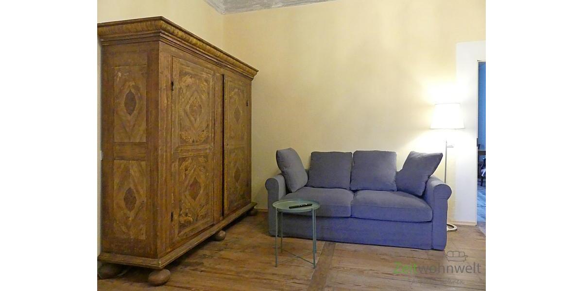 historischer Kleiderschrank