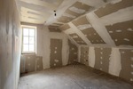 Top-Renditeobjekt: 5 Wohneinheiten im historischen Schulhaus mit großem Entwicklungspotenzial - Mehrfamilienhaus, Wohnhaus Althornbach Bödingerhof | Angebot:24700023