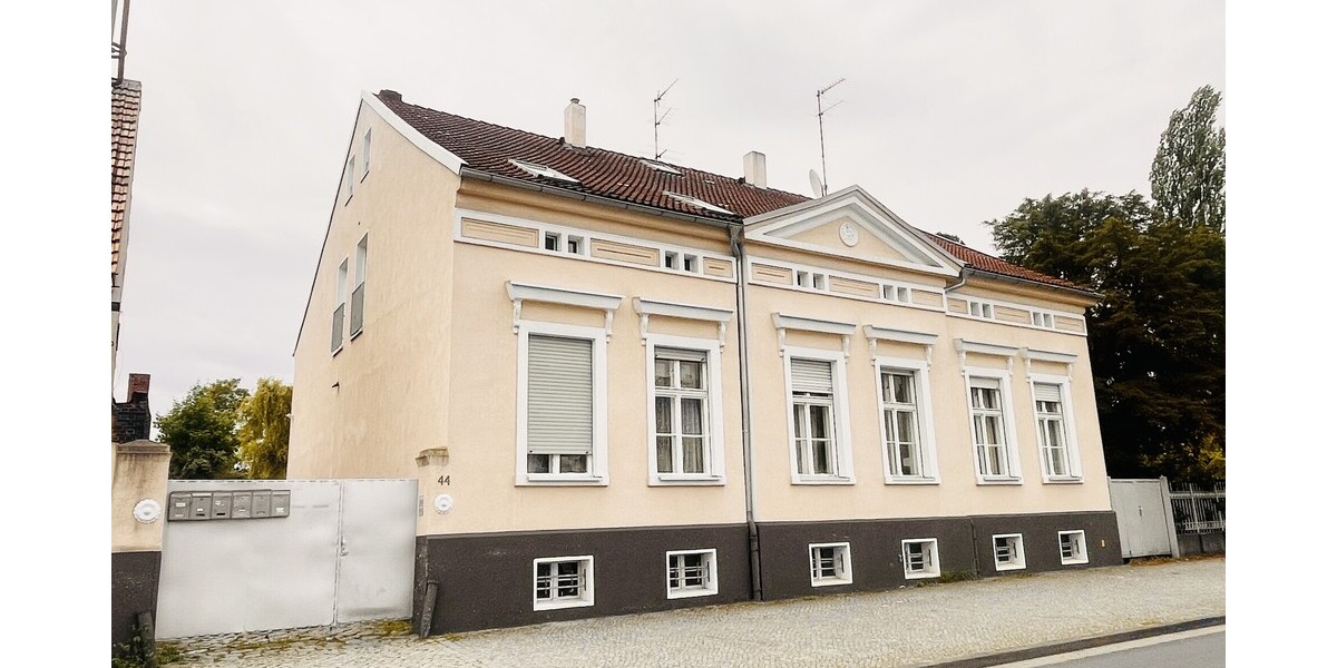 Frontansicht MFH - Zufahrten (Links & Rechts)