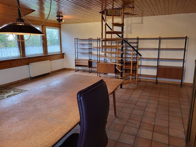 riesiges Arbeitszimmer