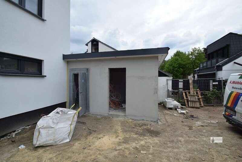 Anbau vor dem Haus