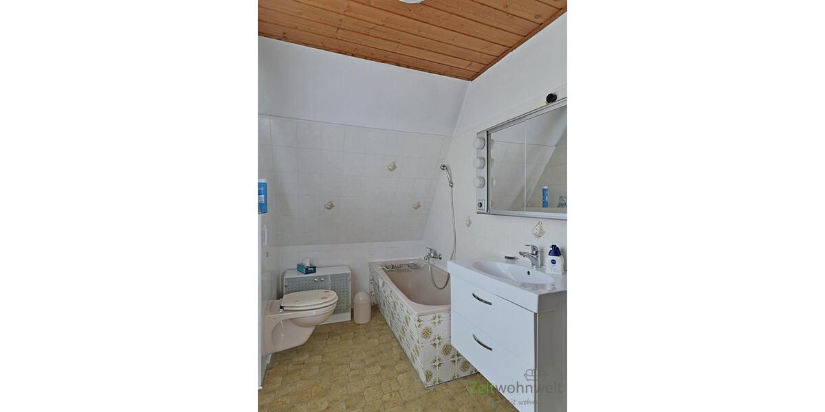 Wanne und WC