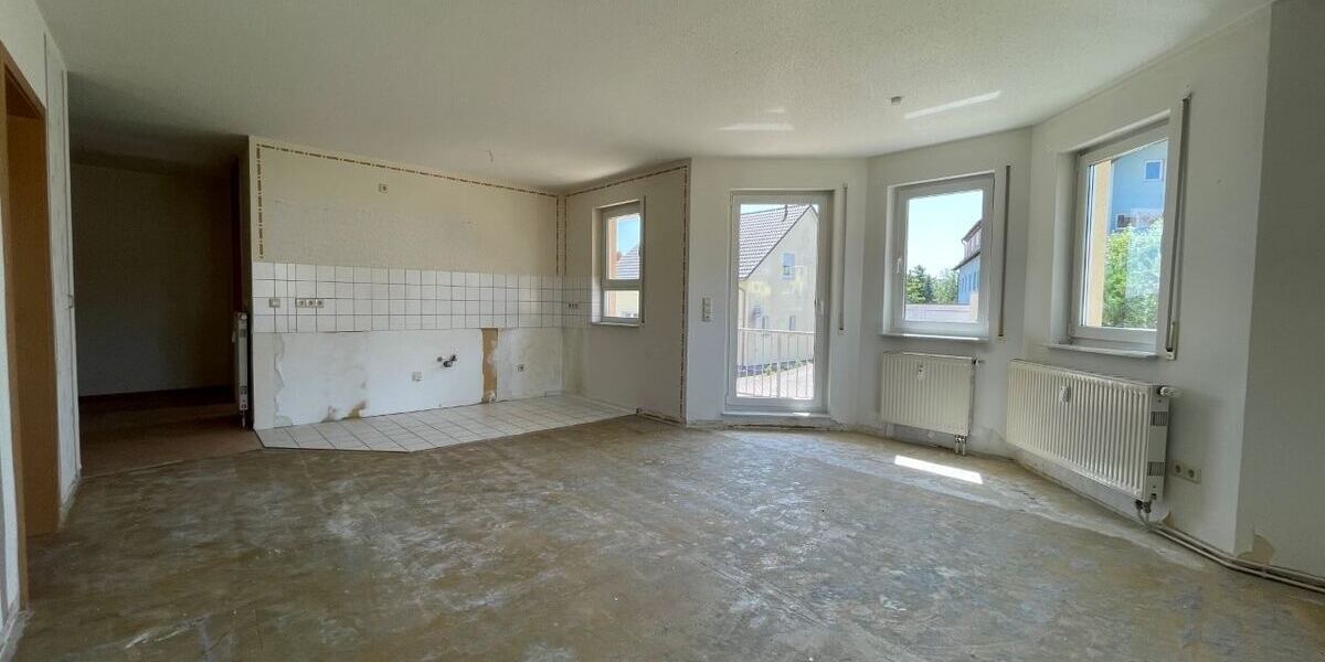 Wohnen mit offener Küche und Balkon