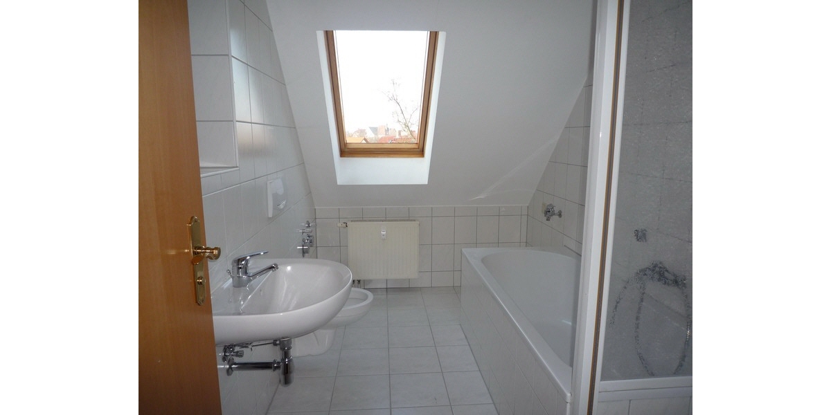 Bad mit Wanne und Dusche
