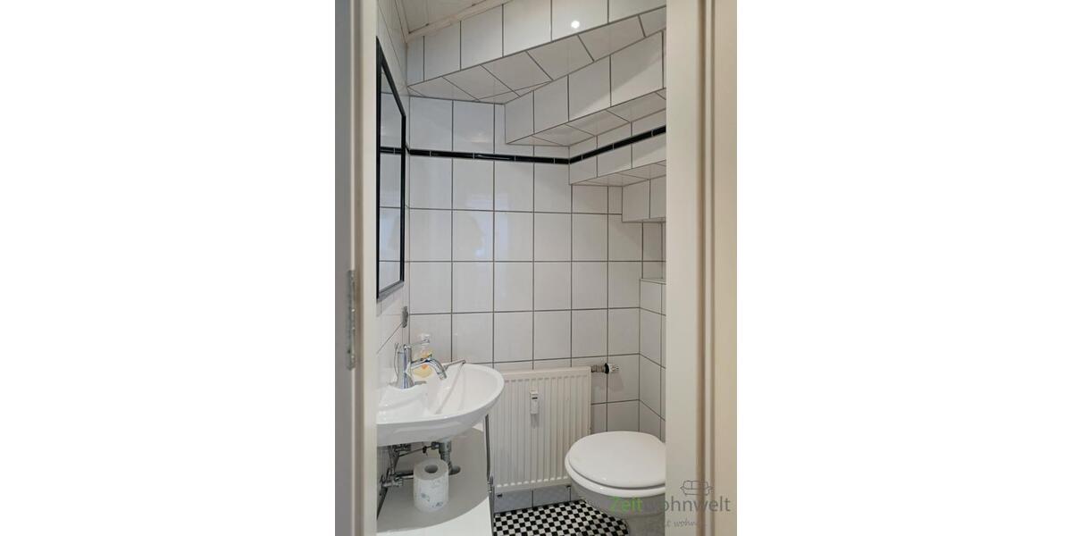 separates WC