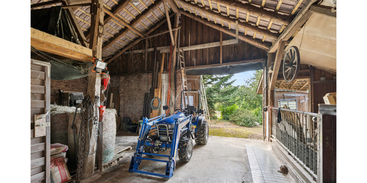 Heuscheune hinter Carport I