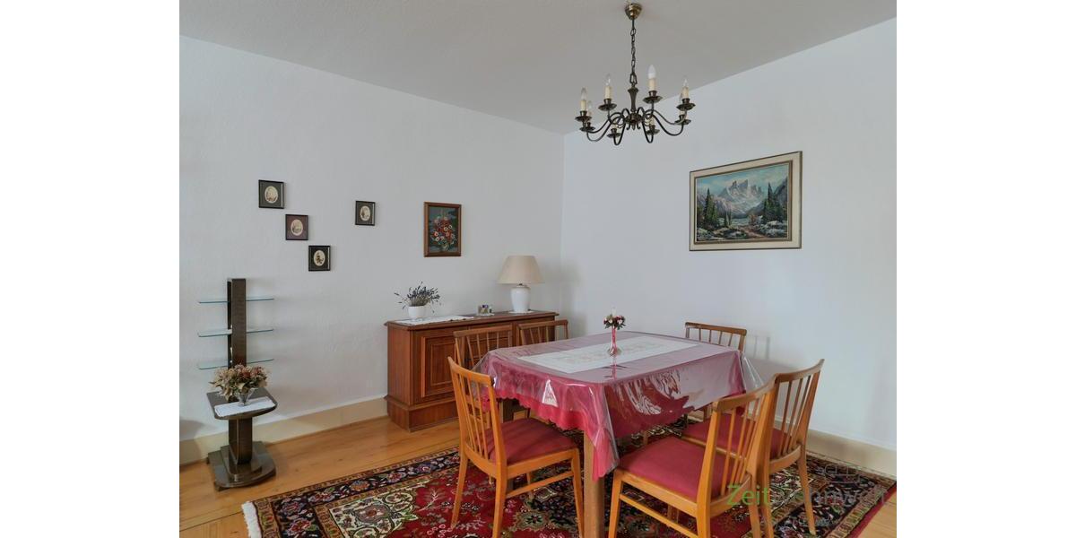 Esstisch im Wohnzimmer
