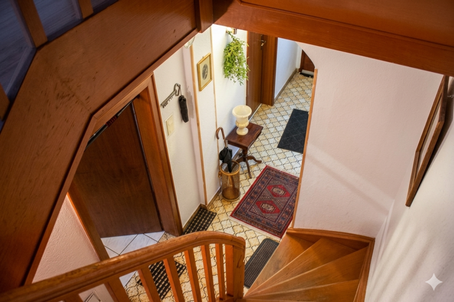 9 (Treppe)