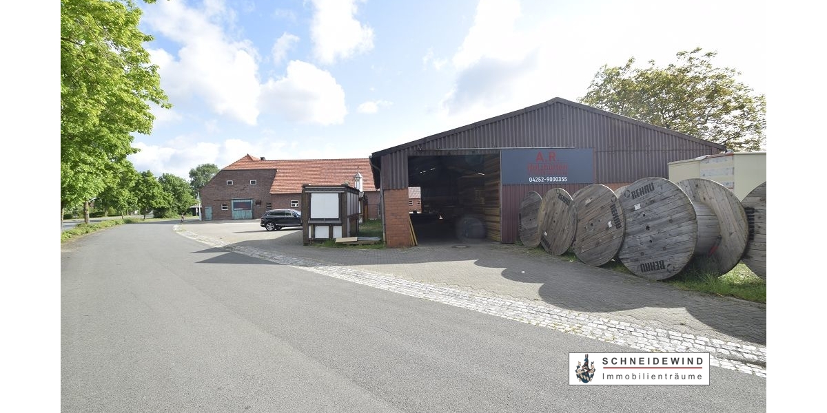 Große Halle mit 3 Zu- und Durchfahrtstoren