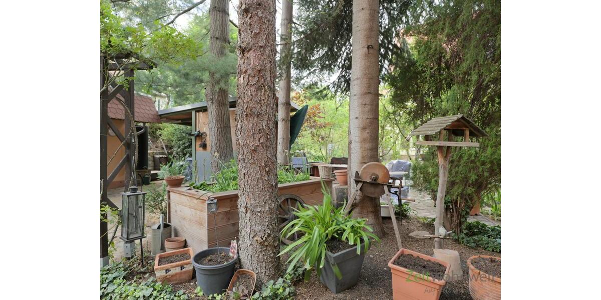 Sitzecke hinter dem Gartenbereich