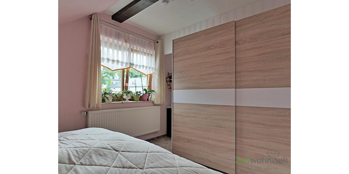 großer Kleiderschrank