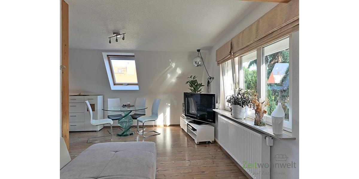 Blick vom Sofa zum TV