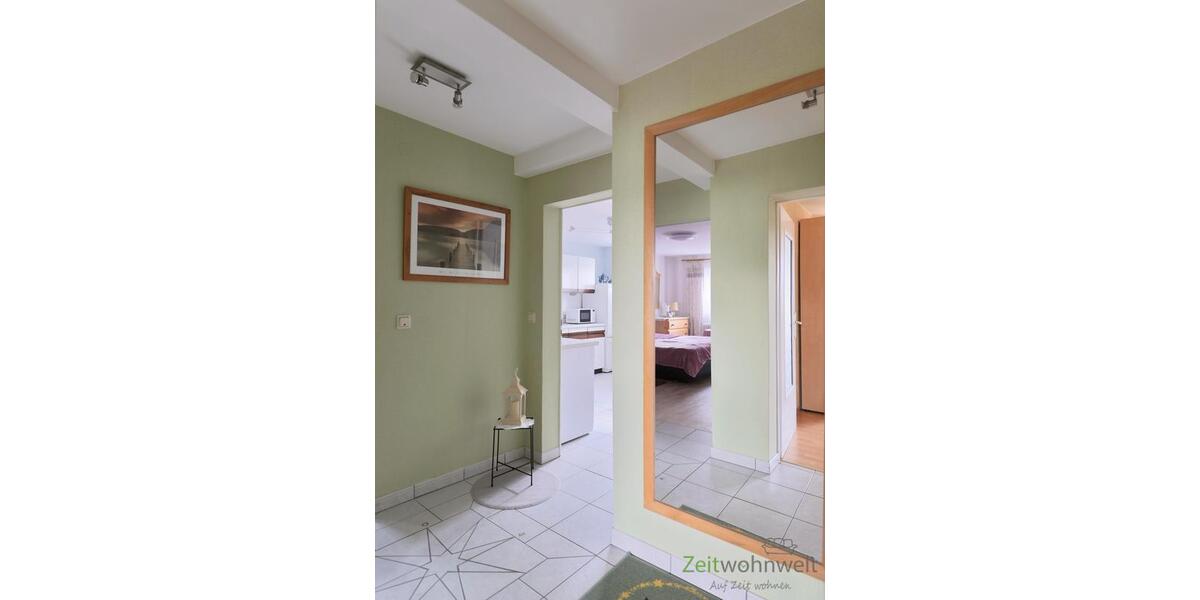 großer Spiegel im Wohnungsflur