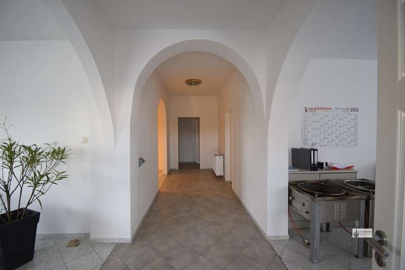 Büro 4 rechts vom Flur im EG