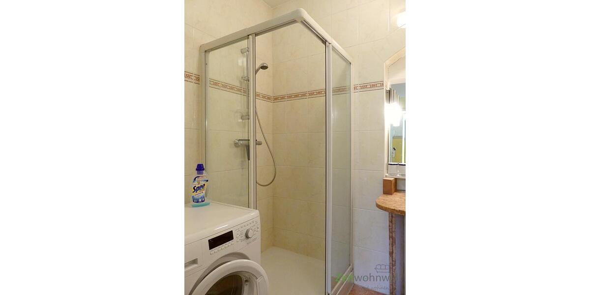 Dusche und Waschmaschine