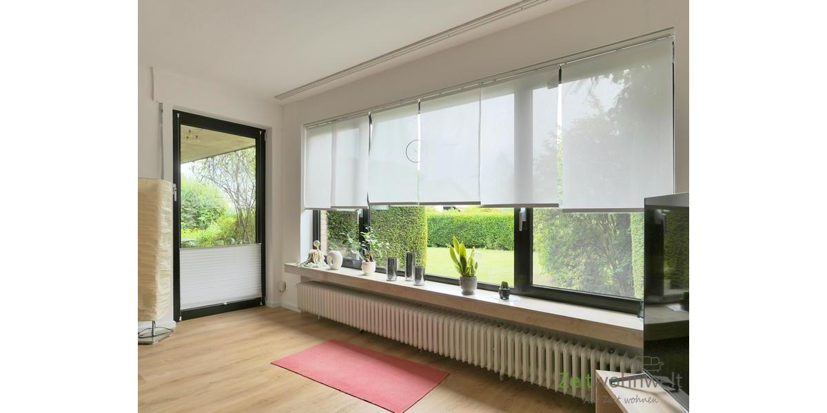 seitlicher Terrassenausgang und Panoramafenster
