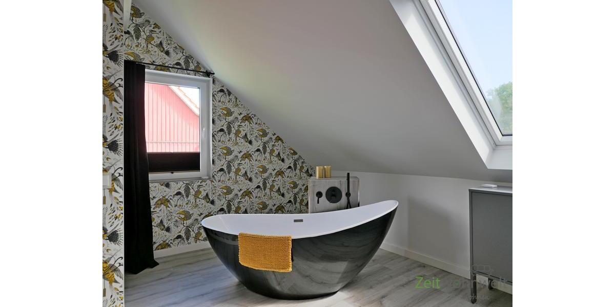 offene Badewanne im Schlafzimmer