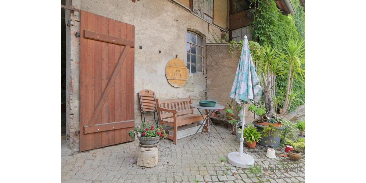 eine der vielen Sitzecken im Innenhof