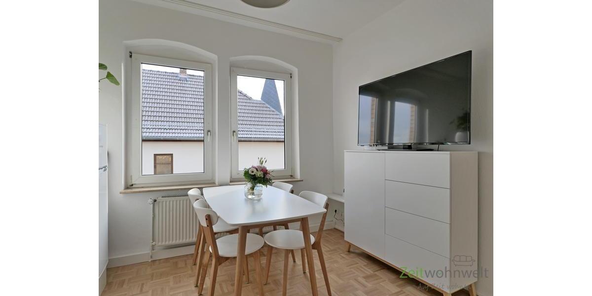 Esstisch und TV