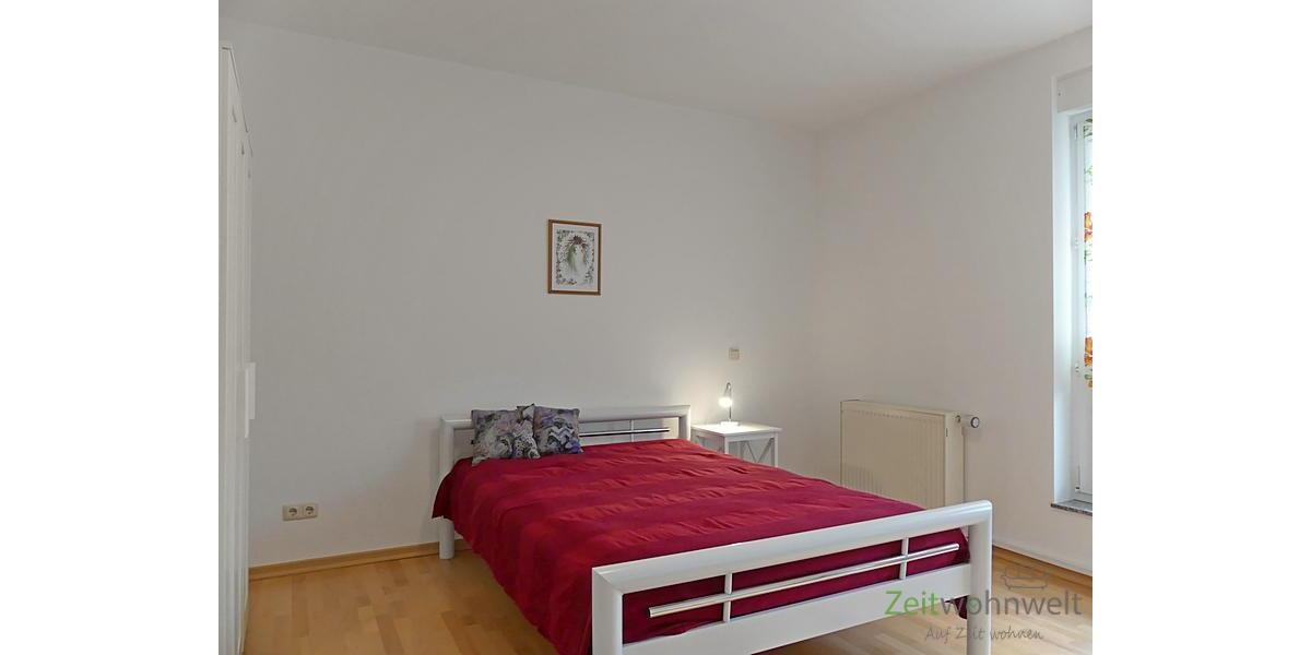 Schlafzimmer mit Kleiderschrank
