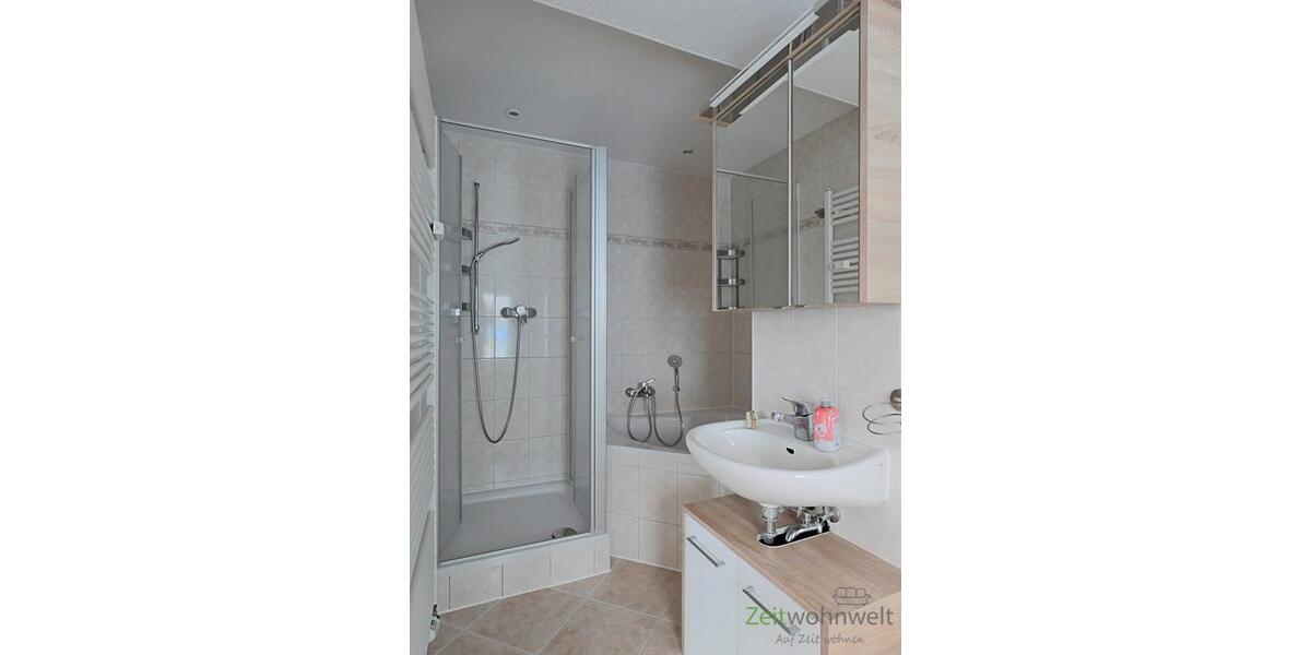 Dusche und Eckwanne