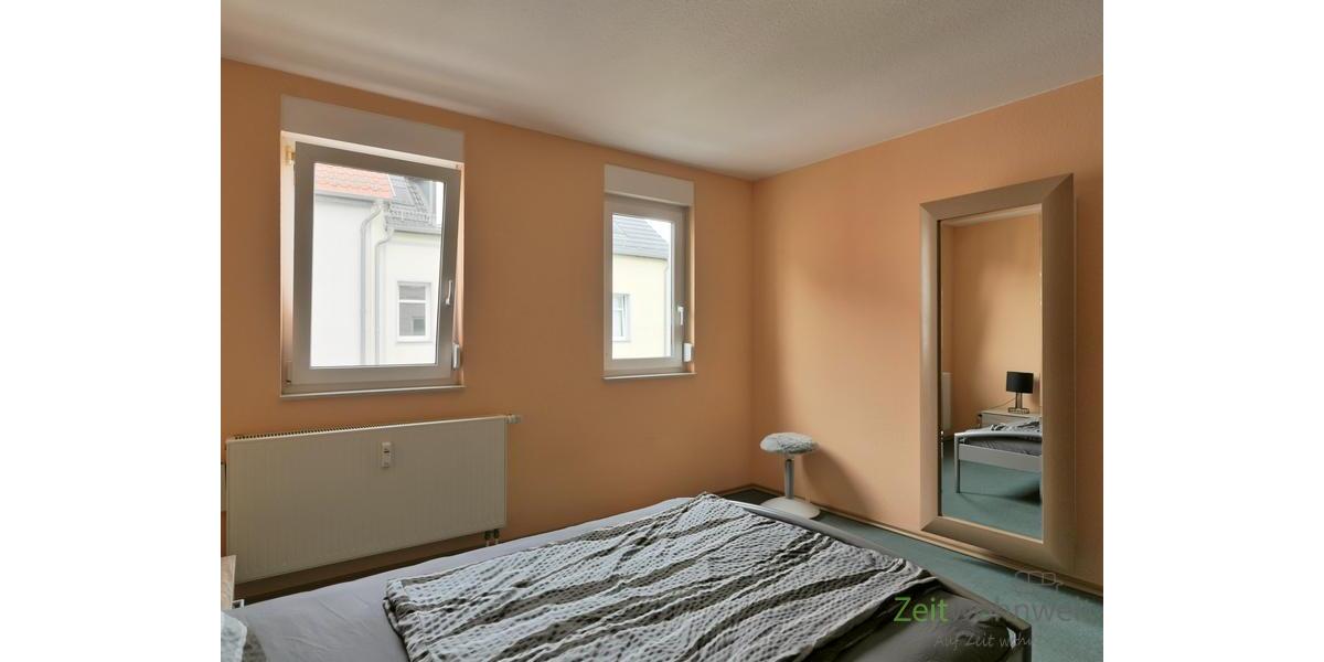 Wandspiegel im Schlafzimmer