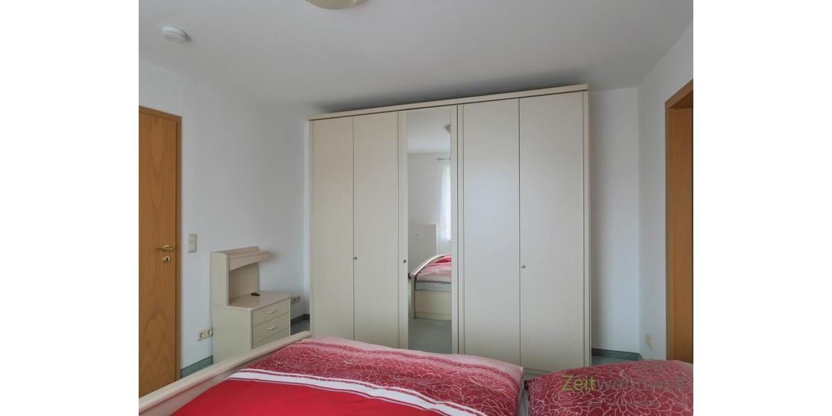 großer Kleiderschrank