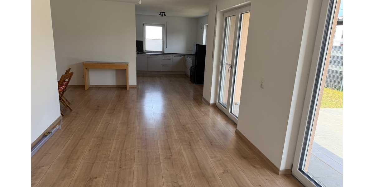 Wohnzimmer mit Blick zur Küche