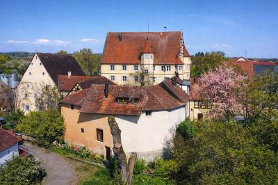 WOHNEN IM SCHLOSS - Mehrfamilienhaus, Wohnhaus Hirrlingen | Angebot:27095282