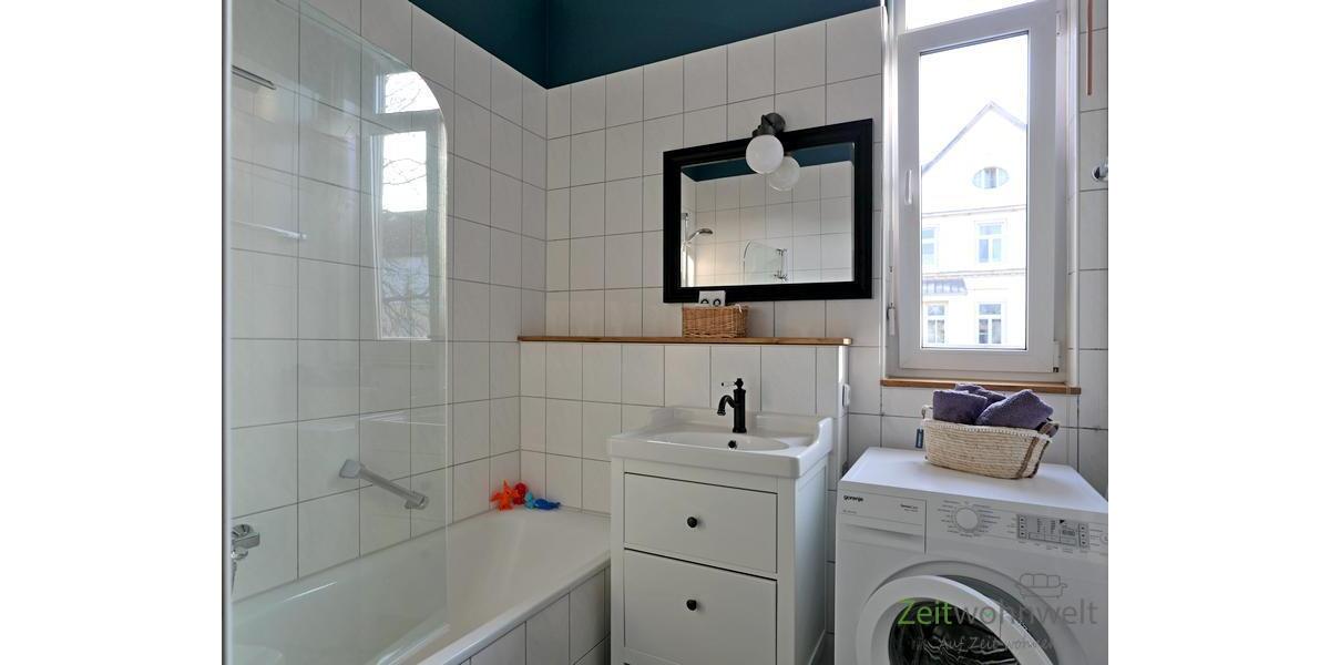 Wanne mit Duschabtrennung (links)