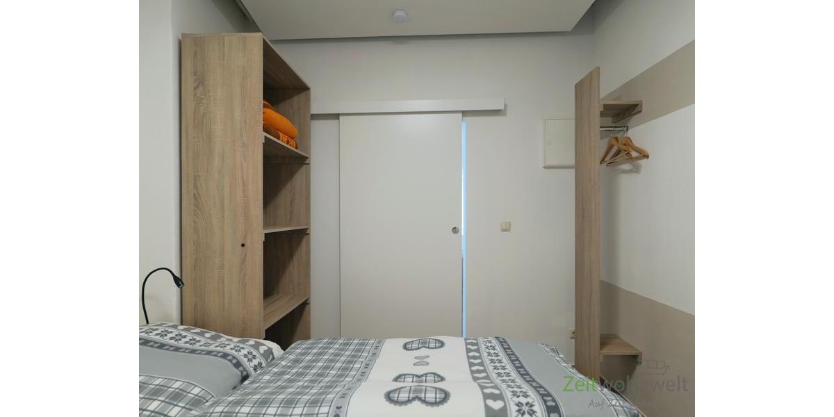 Schlafzimmerschrank und Garderobe