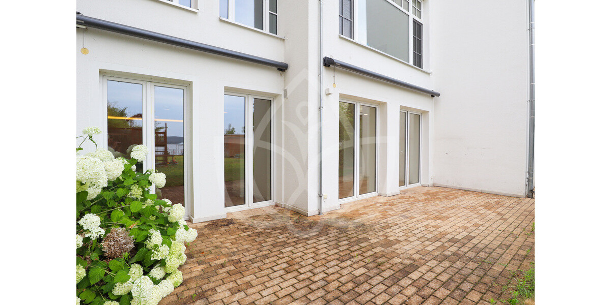 Terrasse mit zusätzlichem Gartenbereich