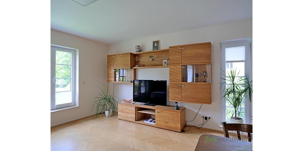 schöne Schrankwand mit TV