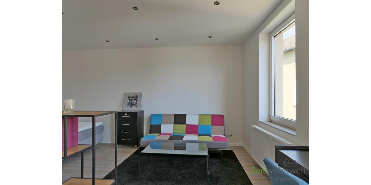 Sofa hinter dem Raumteiler
